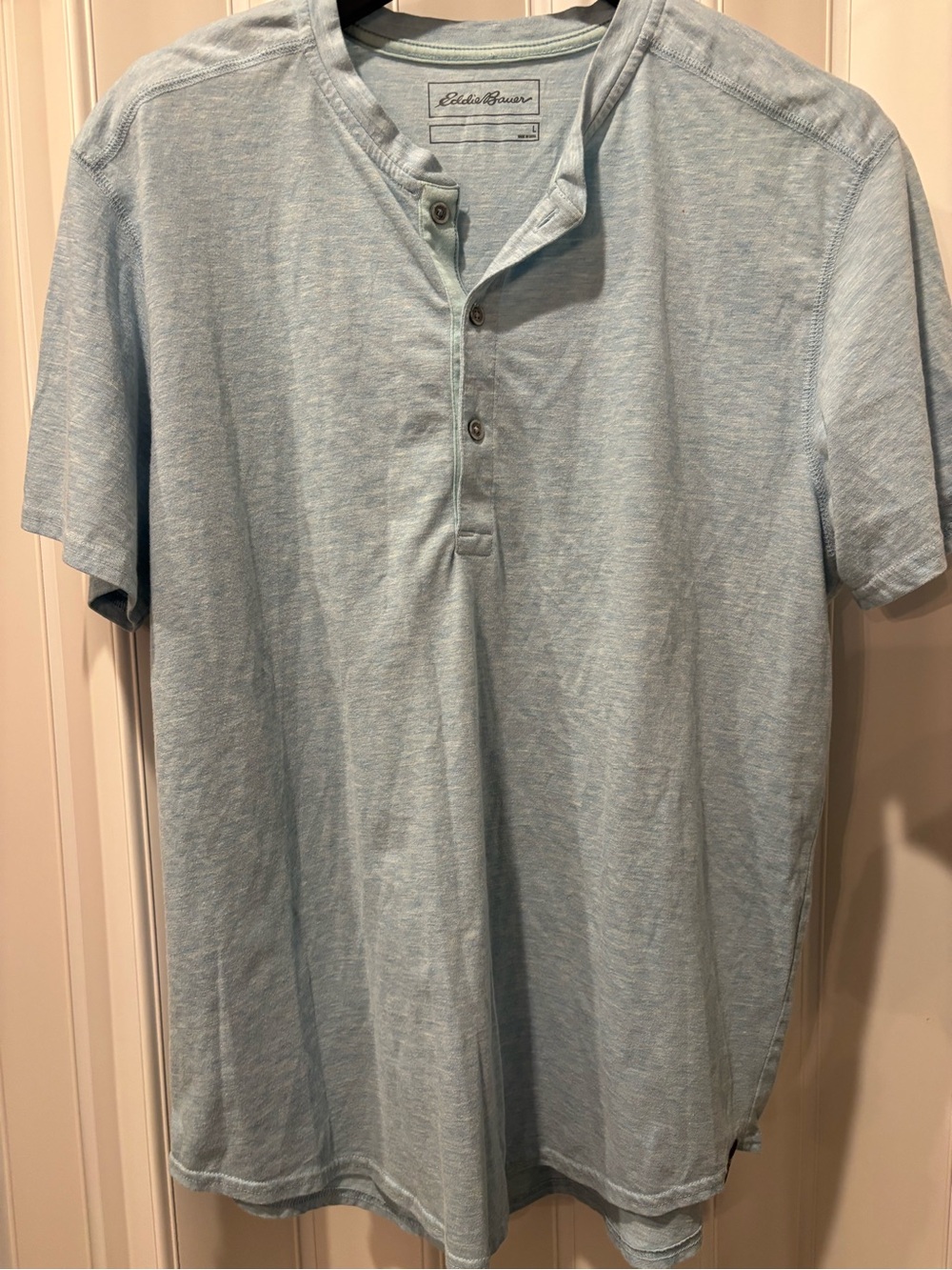 Eddie Bauer Men's Short-Sleeve Henley Shirt in Light Blue Size Large